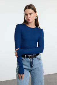 TRENDYOLMİLLA Navy Blue Viscose/Soft Fabric Flexible Knitting Blouse with Fingering Detail - Image 2
