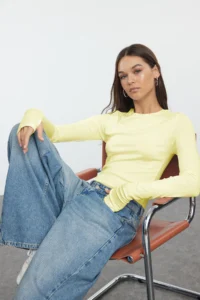 TRENDYOLMİLLA Yellow Viscose/Soft Fabric Flexible Knitting Blouse with Fingering Detail