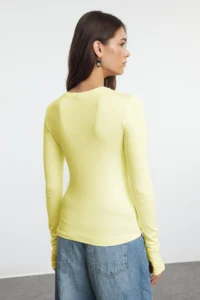 TRENDYOLMİLLA Yellow Viscose/Soft Fabric Flexible Knitting Blouse with Fingering Detail - Image 5