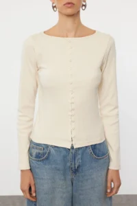 TRENDYOLMİLLA Stone Button Detailed Crew Neck Ribbed Flexible Regular Size Knitting Blouse - Image 3