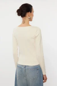 TRENDYOLMİLLA Stone Button Detailed Crew Neck Ribbed Flexible Regular Size Knitting Blouse - Image 5