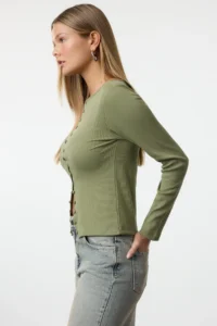TRENDYOLMİLLA Khaki Button Detailed Crew Neck Ribbed Flexible Regular Size Knitting Blouse - Image 2