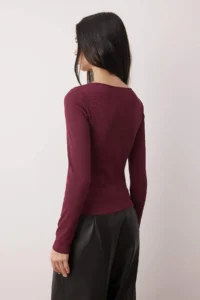 TRENDYOLMİLLA Plum Button Detailed Crew Neck Ribbed Flexible Regular Size Knitting Blouse - Image 4