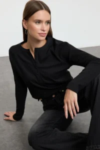 TRENDYOLMİLLA Black buttoned Regular/Normal Kesim Ribbed Flexible Normal Size Knitting Blouse - Image 2