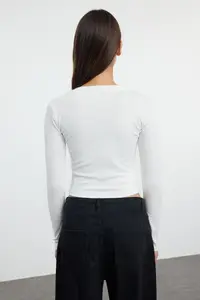 TRENDYOLMİLLA Black-Ecru 2 Sets Package Crop/Short Fitted/Body-Sitting Knitting Blouse - Image 3