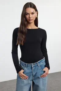 TRENDYOLMİLLA Black-Ecru 2 Sets Package Boat Neck Fitted/Body-Sitting Knitting Blouse - Image 3