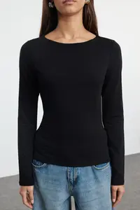 TRENDYOLMİLLA Black-Ecru 2 Sets Package Boat Neck Fitted/Body-Sitting Knitting Blouse - Image 4