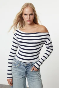 TRENDYOLMİLLA Navy Blue Striped-Ecru Soft Touch/Soft Fabric Fitted Flexible Knitting Blouse - Image 2