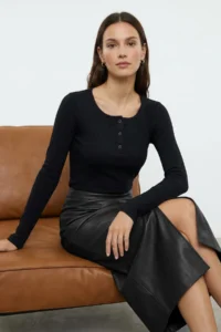 TRENDYOLMİLLA Black snaps Fitted Ribbed Flexible Knitting Blouse - Image 2