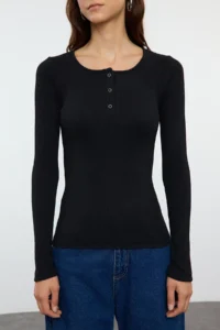TRENDYOLMİLLA Black snaps Fitted Ribbed Flexible Knitting Blouse - Image 6