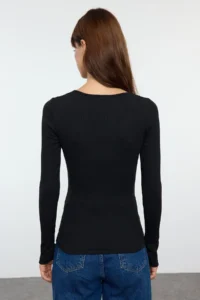 TRENDYOLMİLLA Black snaps Fitted Ribbed Flexible Knitting Blouse - Image 8
