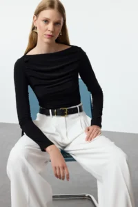 TRENDYOLMİLLA Black Boat Neck Draped Flexible Knitting Blouse