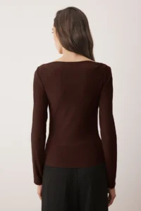 TRENDYOLMİLLA Brown Boat Neck Draped Flexible Knitting Blouse - Image 4