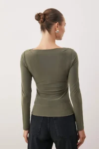 TRENDYOLMİLLA Khaki Boat Neck Draped Flexible Knitting Blouse - Image 4