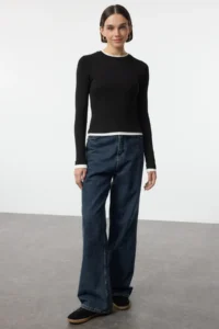 TRENDYOLMİLLA Black Color Blocked Fitted Viscose/Soft Fabric Flexible Knitting Blouse - Image 2