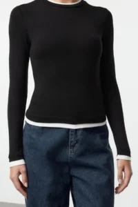 TRENDYOLMİLLA Black Color Blocked Fitted Viscose/Soft Fabric Flexible Knitting Blouse - Image 3