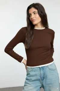 TRENDYOLMİLLA Brown Color Block Fitted Viscose/Soft Fabric Flexible Knitting Blouse - Image 2