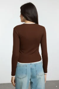 TRENDYOLMİLLA Brown Color Block Fitted Viscose/Soft Fabric Flexible Knitting Blouse - Image 4