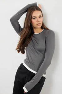 TRENDYOLMİLLA Anthracite Color Blocked Fitted Viscose/Soft Fabric Flexible Knitting Blouse - Image 2