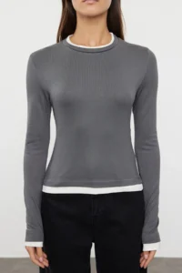 TRENDYOLMİLLA Anthracite Color Blocked Fitted Viscose/Soft Fabric Flexible Knitting Blouse - Image 3