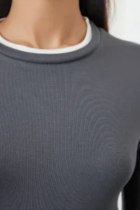 TRENDYOLMİLLA Anthracite Color Blocked Fitted Viscose/Soft Fabric Flexible Knitting Blouse - Image 4