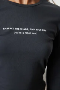 TRENDYOLMİLLA Anthracite Slogan Printed Crop Flexible Knitting Blouse - Image 5