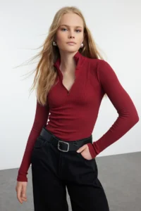 TRENDYOLMİLLA Burgundy Fitted Zippered Collar Flexible Knitting Blouse - Image 2