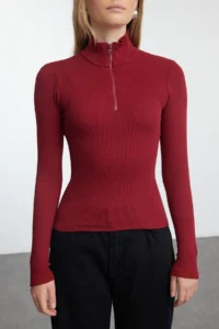 TRENDYOLMİLLA Burgundy Fitted Zippered Collar Flexible Knitting Blouse - Image 3