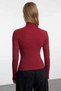 TRENDYOLMİLLA Burgundy Fitted Zippered Collar Flexible Knitting Blouse - Image 5