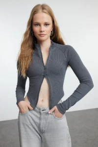 TRENDYOLMİLLA Anthracite Washable Zippered Fitted Ribbed Flexible Knitting Blouse - Image 3
