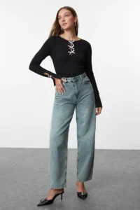 TRENDYOLMİLLA Black Bow and Cut Out Detailed Crew Neck slim/Fitting Knitting Blouse - Image 3
