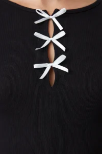TRENDYOLMİLLA Black Bow and Cut Out Detailed Crew Neck slim/Fitting Knitting Blouse - Image 5