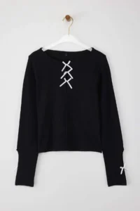 TRENDYOLMİLLA Black Bow and Cut Out Detailed Crew Neck slim/Fitting Knitting Blouse - Image 7