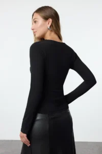 TRENDYOLMİLLA Black Square Neck Drape Detailed Fitted Knitting Blouse - Image 5