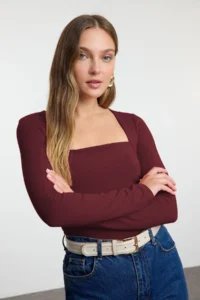 TRENDYOLMİLLA Dark Burgundy Square Neck Drape Detailed Fitted Knitting Blouse