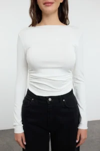 TRENDYOLMİLLA Ecru Viscose/Soft Fabric Fitted Gather/Drape Detailed Boat Neck Flexible Knitting Blouse - Image 3