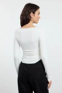 TRENDYOLMİLLA Ecru Viscose/Soft Fabric Fitted Gather/Drape Detailed Boat Neck Flexible Knitting Blouse - Image 5