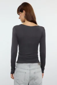 TRENDYOLMİLLA Anthracite Viscose/Soft Fabric Fitted Gather/Drape Detailed Boat Neck Flexible Knitting Blouse - Image 5