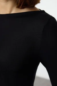 TRENDYOLMİLLA Black Viscose/Soft Fabric Asymmetric Flexible Knitting Blouse - Image 4