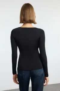 TRENDYOLMİLLA Black Drape Detailed Fitted Long Sleeve Flexible Knitting Blouse - Image 5