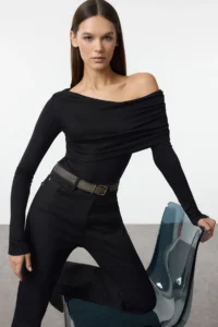 TRENDYOLMİLLA Black Asymmetric Collar Fitted Flexible Knitting Blouse