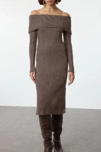 TRENDYOLMİLLA Mink Plain Midi Basic Carmen Collar Knit Dress - Image 4