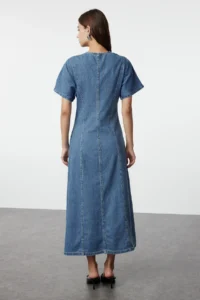 TRENDYOLMİLLA Mavi V-neck Maxi denim Dress with Stitching Detail - Image 5