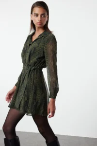TRENDYOLMİLLA Green Belted animals Patterned Lined Siphon Flight Flight Weaving Mini Dress - Image 5