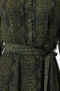 TRENDYOLMİLLA Green Belted animals Patterned Lined Siphon Flight Flight Weaving Mini Dress - Image 7