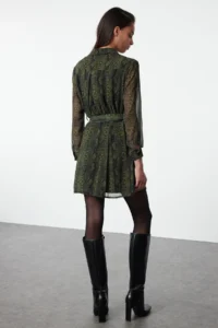 TRENDYOLMİLLA Green Belted animals Patterned Lined Siphon Flight Flight Weaving Mini Dress - Image 9