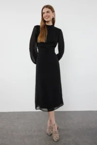 TRENDYOLMİLLA Black A Cut Back Detailed Lined Midi Siphon Weaving Winter Dress