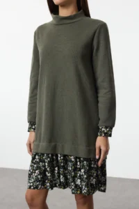 TRENDYOLMİLLA Emerald Green Floral Printed Mini Thessaloniki Dog collar Knitting Dress - Image 4