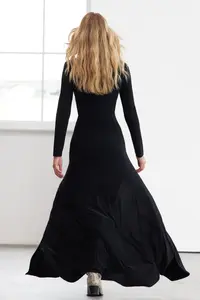 TRENDYOLMİLLA Black V-neck skater/Flexible Maxi Knitting Dress - Image 4
