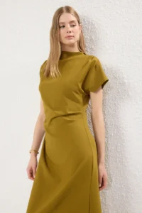 TRENDYOLMİLLA Oil Green A Cut Off-Shoulder Neck Midi Weaving Dress - Image 2